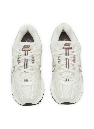 zoom sneakers