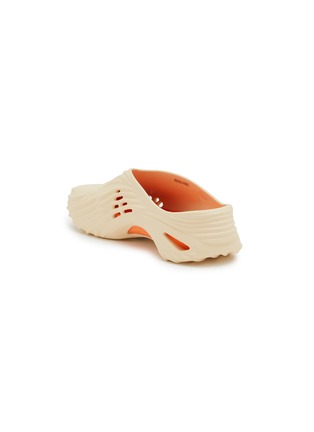  - CROCS - Echo Wave Clogs