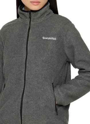  - SPORTY & RICH - Serif Logo Zipped Polar Fleece Jacket