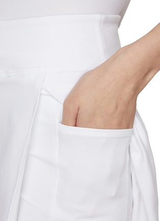  - BEYOND YOGA - Spacedye Points Crossover Mini Skirt