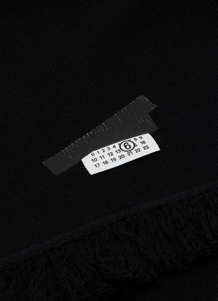 Detail View - Click To Enlarge - MM6 MAISON MARGIELA - Tape Logo Fringed Scarf