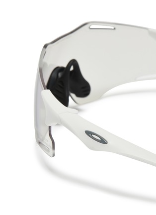 Detail View - Click To Enlarge - OAKLEY - Cybr Zero Injected Rectangle Sunglasses