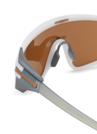Detail View - Click To Enlarge - OAKLEY - Latch Panel Injected Sunglasses
