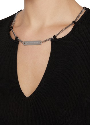  - ALEXANDERWANG - Nameplate Chain Detail Ribbed V-Neck Top