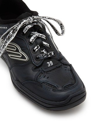 Detail View - Click To Enlarge - BALENCIAGA - Hamptons Worn Out Leather Women's Sneakers