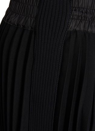  - SACAI - Matelassé Twill Pleated Drawstring Skirt