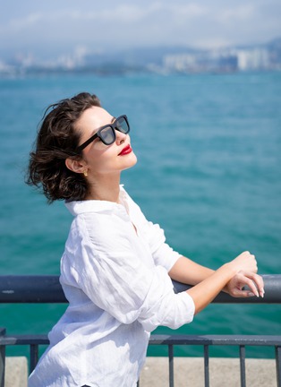 Detail View - Click To Enlarge - CHAMELO - Dusk Classic Alpha Lens Smart Glasses — Matte Black Frame/Smoke Lenses