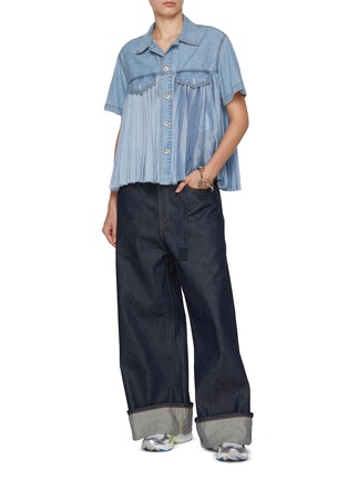 Figure View - Click To Enlarge - SACAI - Pleated Light Wash Denim Shirt