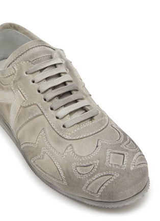 Detail View - Click To Enlarge - ANN DEMEULEMEESTER - Texan Stitching Suede Low Top Women's Sneakers