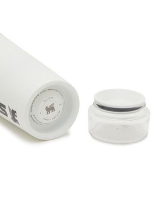  - STANLEY - The Activate Shaker Bottle 20oz — Chalk