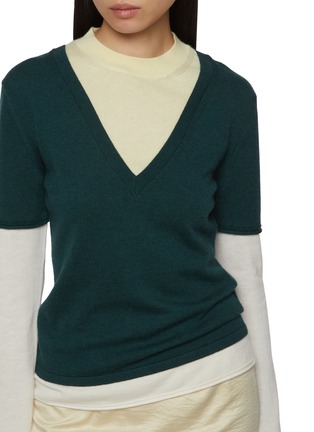  - CUDDLEUP - V-Neck Layered T-Shirt