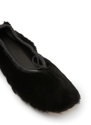 Detail View - Click To Enlarge - HEREU - Puntera Shearling Ballerinas