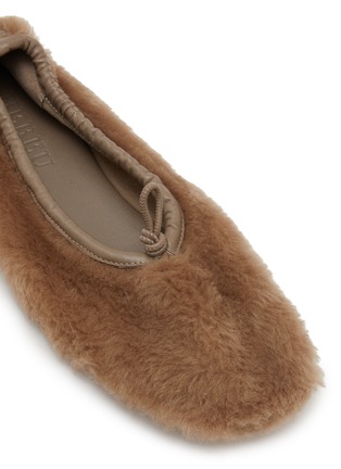 Detail View - Click To Enlarge - HEREU - Puntera Shearling Ballerinas