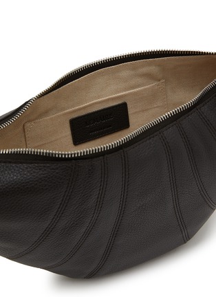 Detail View - Click To Enlarge - LEMAIRE - Small Croissant Grained Leather Bag