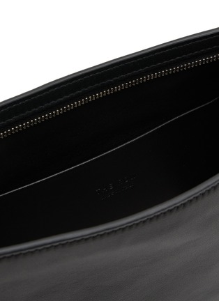 Detail View - Click To Enlarge - THE ROW - E/W Izzy Leather Bag
