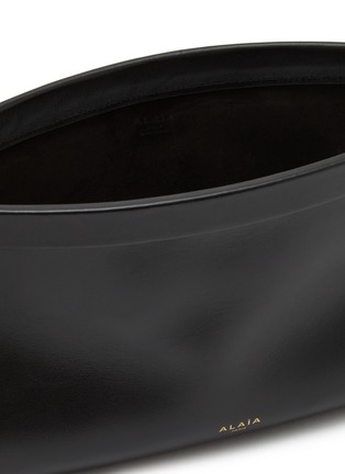 Detail View - Click To Enlarge - ALAÏA - Medium Le Click East West Leather Shoulder Bag