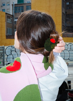 Detail View - Click To Enlarge - EAT MY SOCKS - Olive Hair Claw