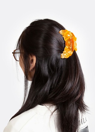 Detail View - Click To Enlarge - EAT MY SOCKS - Croissant Hair Claw