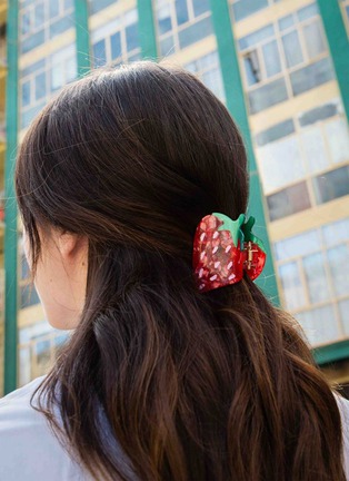 Detail View - Click To Enlarge - EAT MY SOCKS - Strawberry Hair Claw