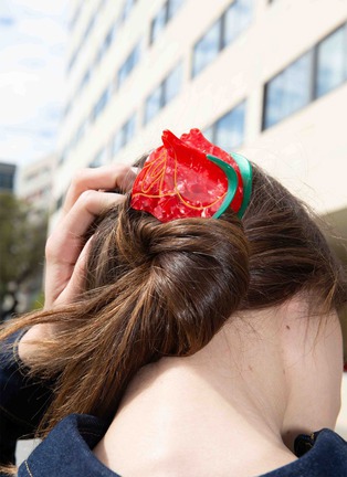 Detail View - Click To Enlarge - EAT MY SOCKS - Rose Hair Claw