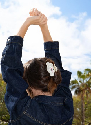Detail View - Click To Enlarge - EAT MY SOCKS - Cloud Hair Claw