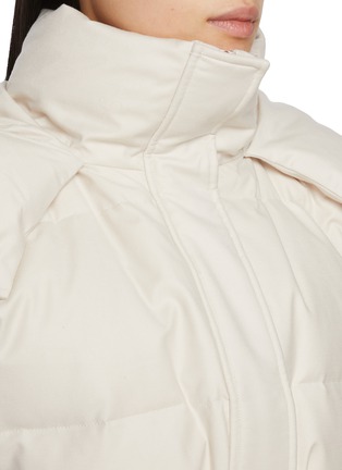 Detail View - Click To Enlarge - YVES SALOMON - Fox Trim Hood Wool Silk Puffer Gilet
