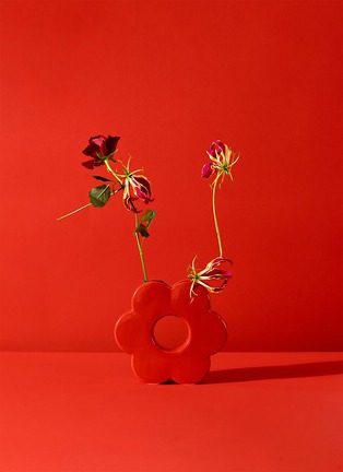 Detail View - Click To Enlarge - DOIY - Daisy Dreams Vase — Red