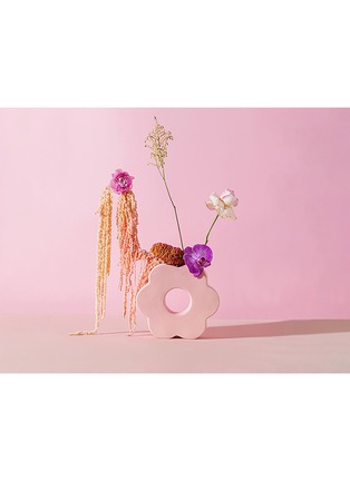 Detail View - Click To Enlarge - DOIY - Daisy Dreams Vase — Pink