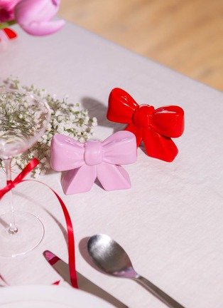 Detail View - Click To Enlarge - DOIY - Bow Salt & Pepper Shakers Set