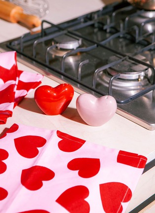 Detail View - Click To Enlarge - DOIY - Love Salt & Pepper Shakers