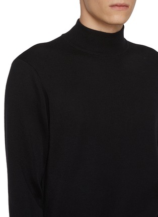  - J∞QUALITY - Mock Neck Cashmere Silk Top