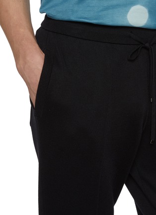  - J∞QUALITY - Elasticated Centre Press Cashmere Silk Jogger Pants