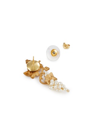 Detail View - Click To Enlarge - MONSHIRO - Budou Leaf Gold Plated Brass Glass Pearl Earrings