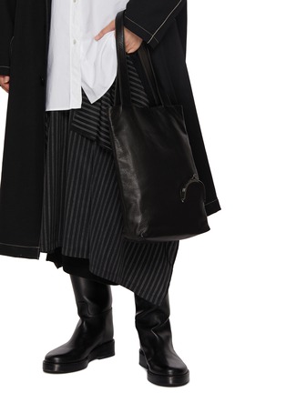 Figure View - Click To Enlarge - DISCORD YOHJI YAMAMOTO BAGS - Small Clasp Leather Tote Bag