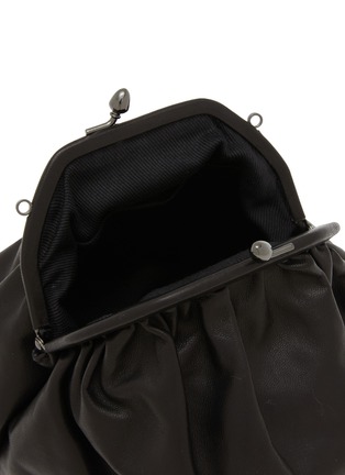 Detail View - Click To Enlarge - DISCORD YOHJI YAMAMOTO BAGS - Clasp Draped Leather Pouch