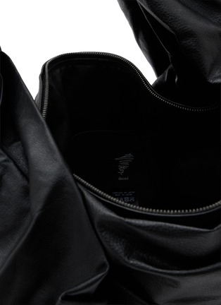 Detail View - Click To Enlarge - DISCORD YOHJI YAMAMOTO BAGS - Draped Zip Leather Handbag