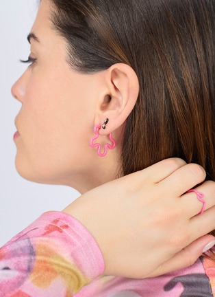 Detail View - Click To Enlarge - BEA BONGIASCA - Two Tone Asymmetrical Flower 9K Gold Sterling Silver Enamel Earrings