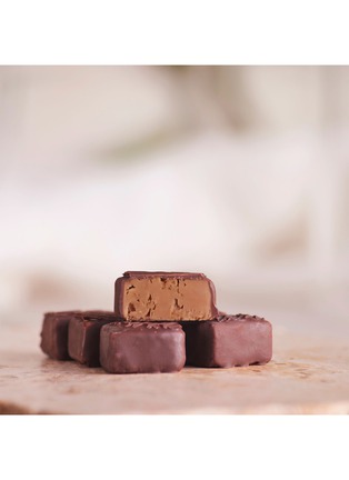 Detail View - Click To Enlarge - MERCATO GOURMET BY GIANDO - Lavoratti 12-Piece Mini Pack Dark Chocolate Covered Figs and Cinnamon Truffles 90g