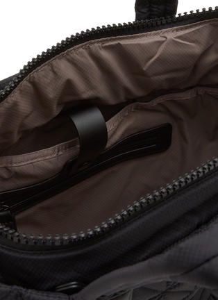 Detail View - Click To Enlarge - VEE COLLECTIVE - Mini Vee Tote Bag