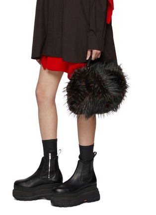 Figure View - Click To Enlarge - SACAI - Faux Fur Handbag