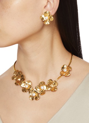 Figure View - Click To Enlarge - GOOSSENS - Flora Torque 24K Gold Plated Pearl Necklace