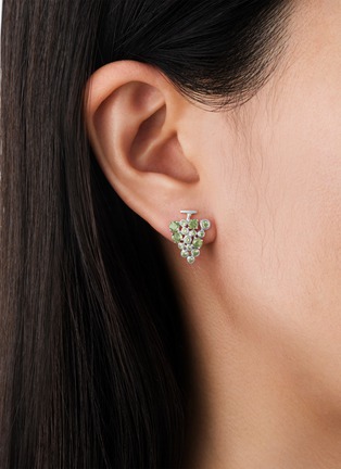Detail View - Click To Enlarge - BIJOU DE M - Chardonnay 18K White Gold Peridot Single Earring