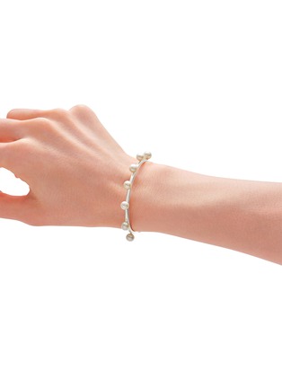 Detail View - Click To Enlarge - BIJOU DE M - Dot Pearl 18K White Gold Plated Sterling Silver Freshwater Pearl Bangle — Size L