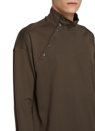  - THE VIRIDI-ANNE - Diagonal Button Mock Neck Cotton T-Shirt