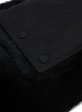 Detail View - Click To Enlarge - YVES SALOMON - Echarpe Feather Technical Fabric Scarf