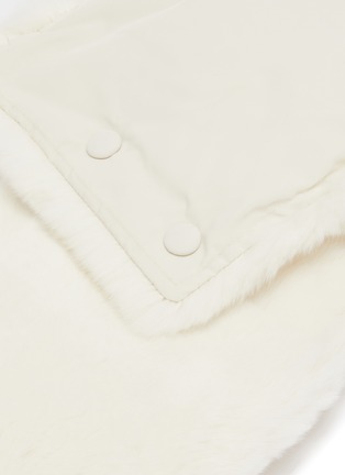 Detail View - Click To Enlarge - YVES SALOMON - Echarpe Feather Technical Fabric Scarf
