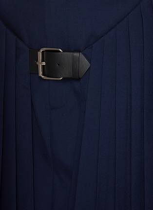  - BONBOM - Y-Line Buckle Insert Pleated Skirt