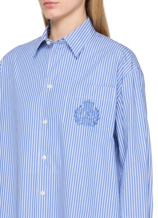  - SPORTY & RICH - Oversized NY Crest Striped Poplin Shirt