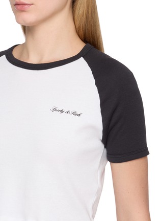  - SPORTY & RICH - Signature Logo Baby Baseball Raglan T-shirt