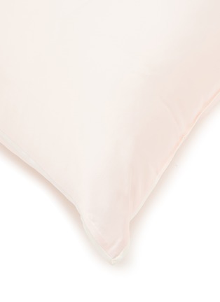 Detail View - Click To Enlarge - SILKY MIRACLE - Square Silk Cushion